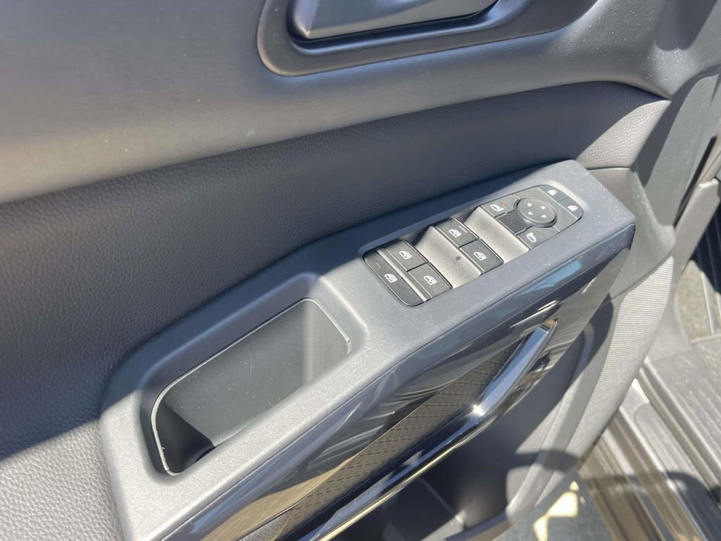 Used 2024 Nissan Pathfinder S image 19