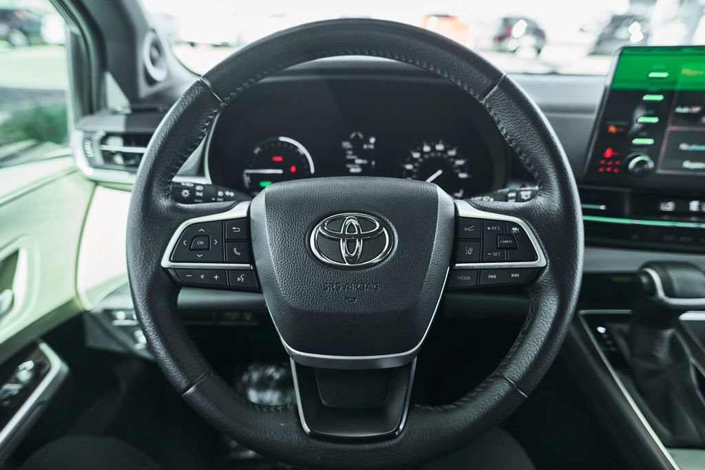 Used 2021 Toyota Sienna XLE w/ XLE Plus Package FWD image 26