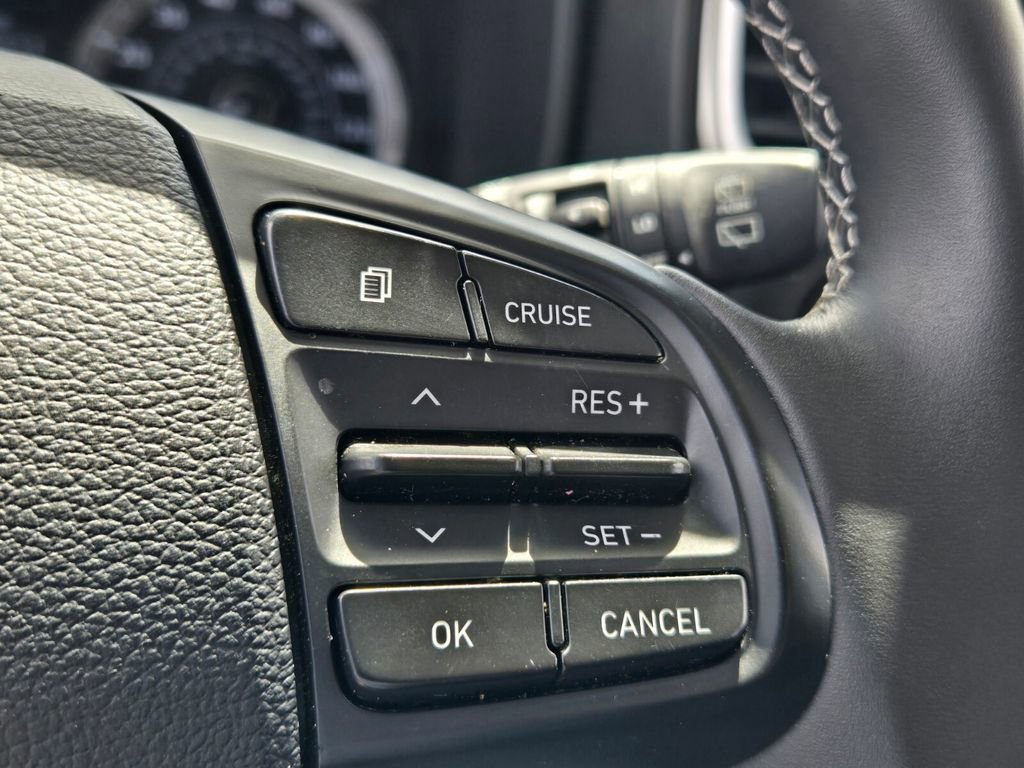 Used 2022 Hyundai Venue SEL w/ Cargo Package FWD image 25