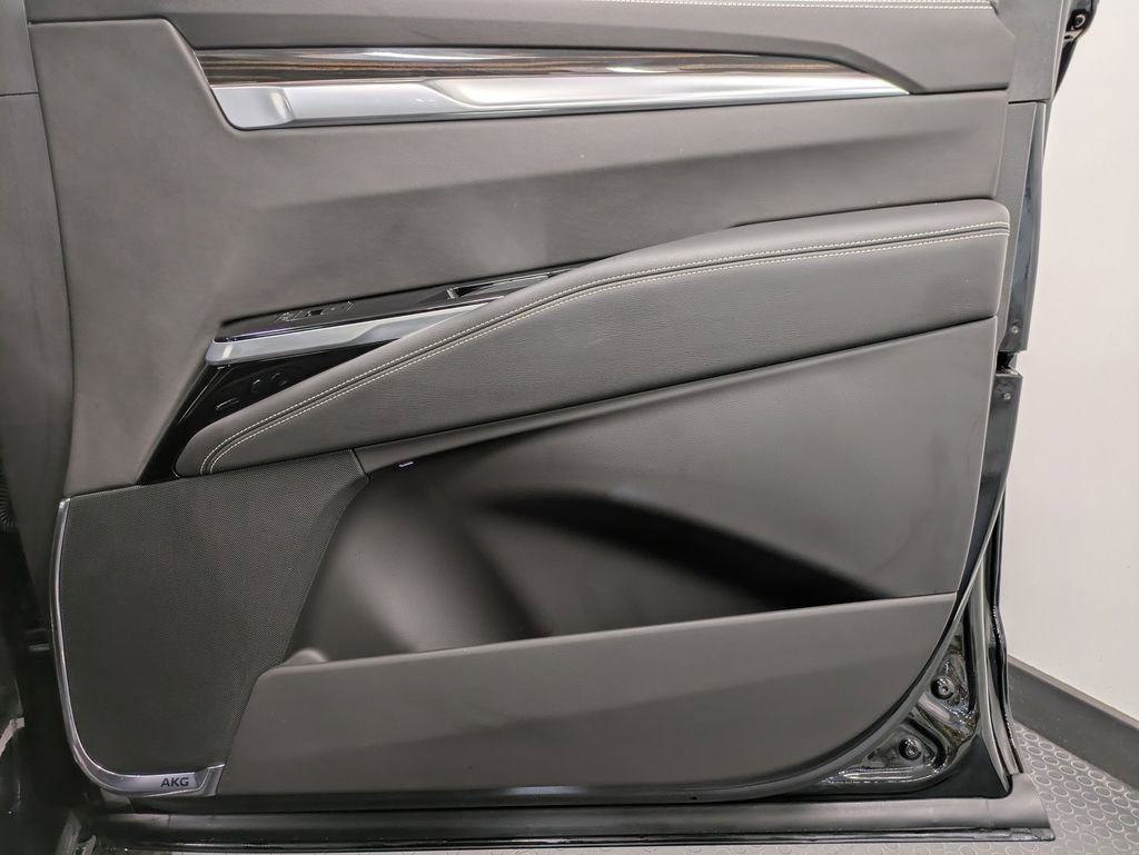 Used 2025 Cadillac Escalade Premium Luxury image 29