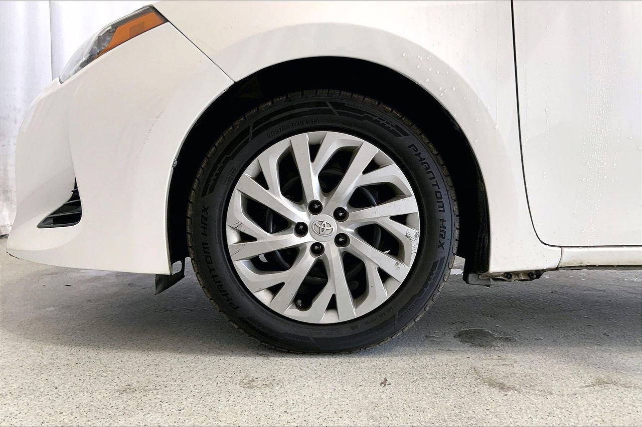 Used 2017 Toyota Corolla LE image 6