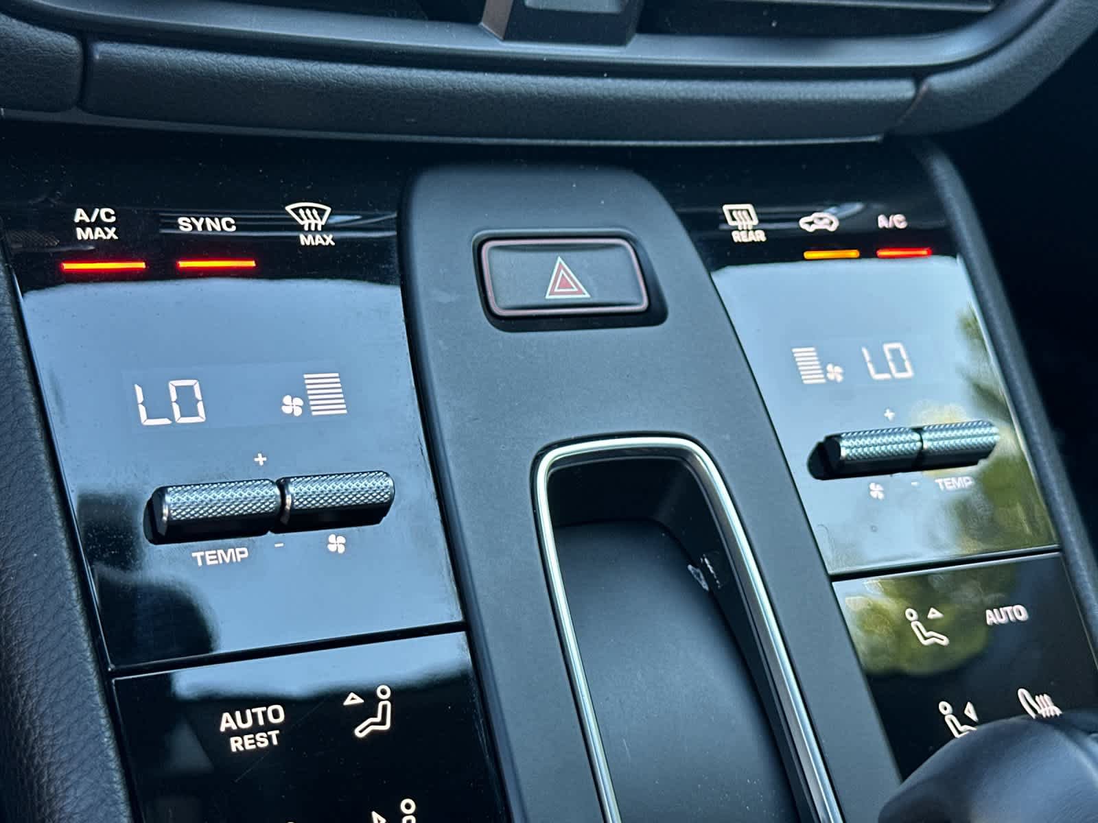 Certified 2025 Porsche Macan AWD/4WD image 23