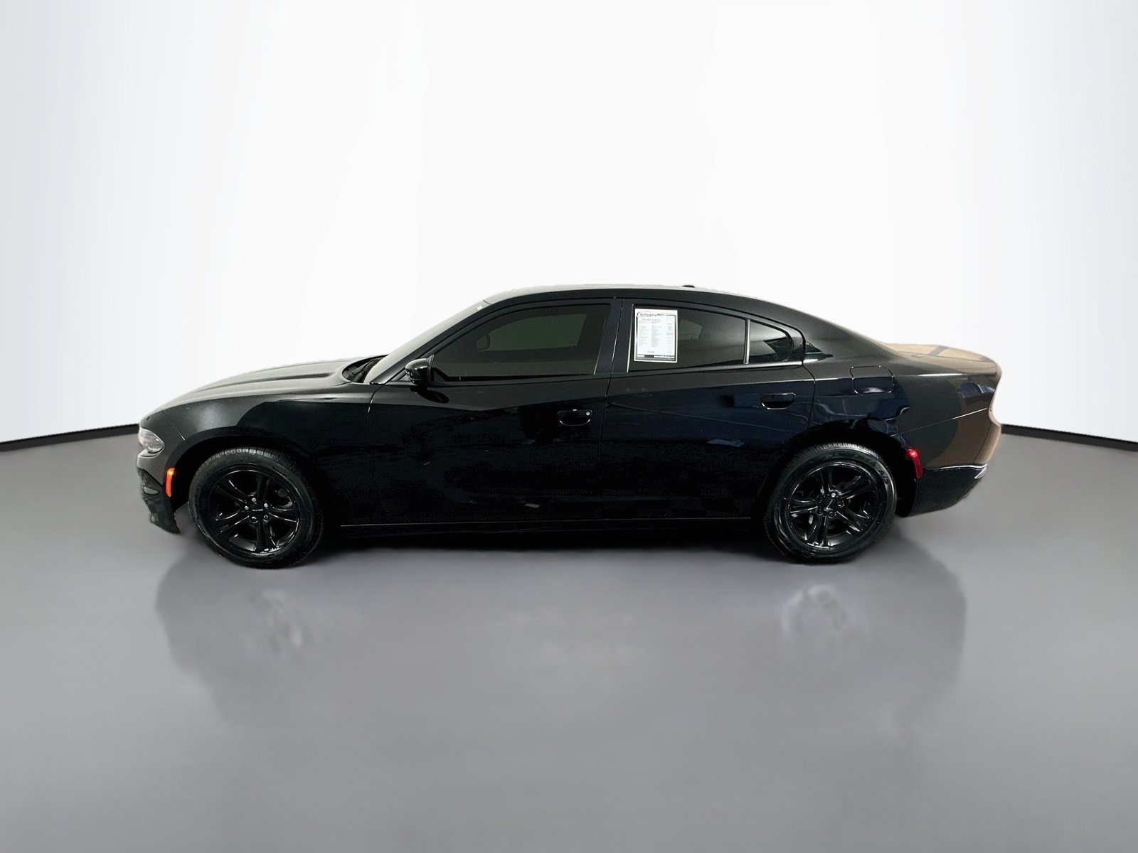 Used 2021 Dodge Charger SXT w/ Leather Interior Group RWD image 4