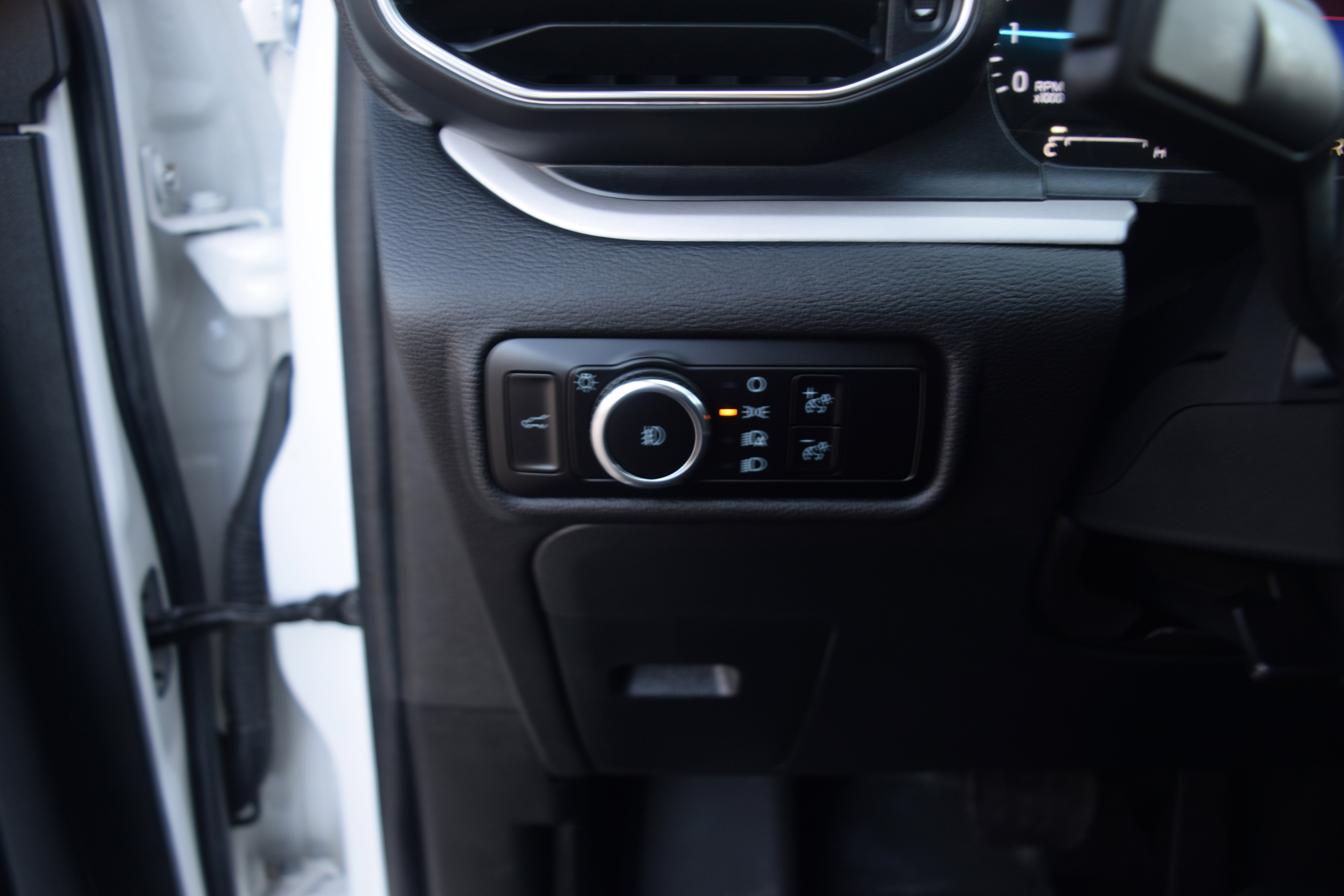 Used 2023 Ford Explorer XLT w/ Equipment Group 202A image 7