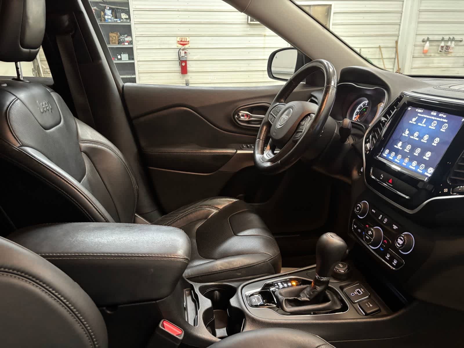 Used 2019 Jeep Cherokee Limited AWD/4WD image 27