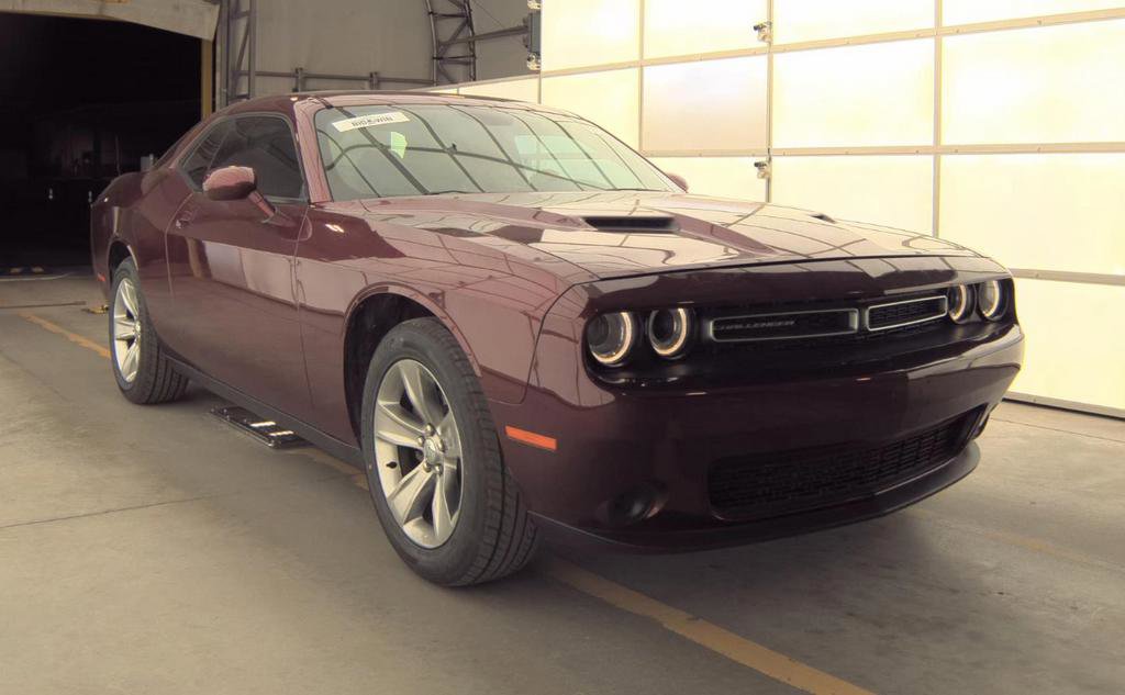 Used 2019 Dodge Challenger SXT image 1