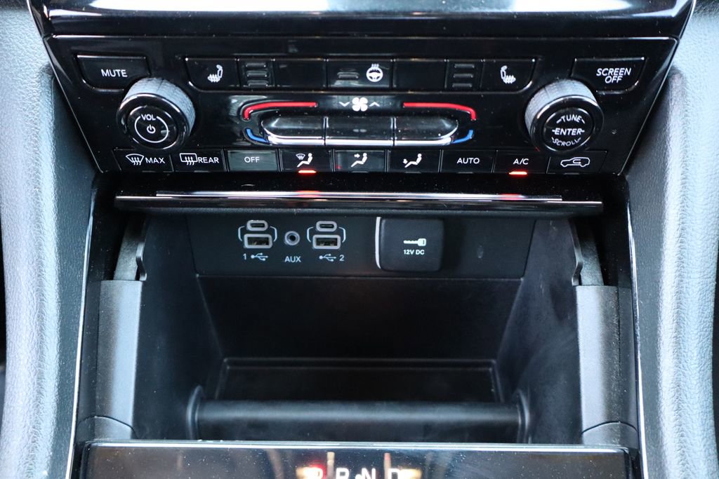 Used 2023 Jeep Grand Cherokee Limited image 23