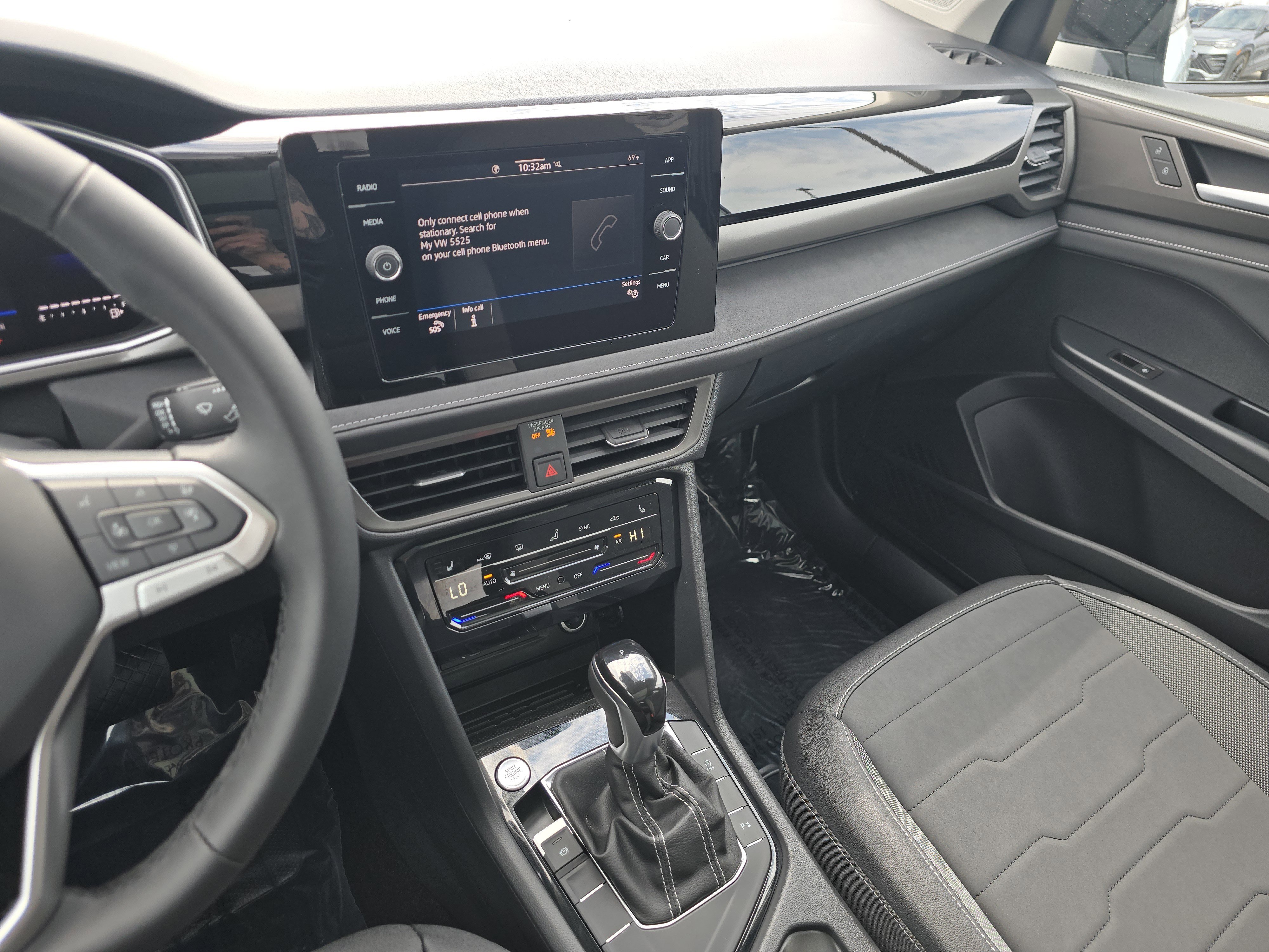 New 2026 Volkswagen Taos SE FWD image 22