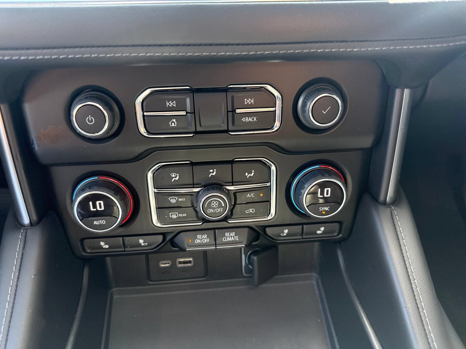 Used 2022 Chevrolet Tahoe LT w/ Luxury Package AWD/4WD image 30