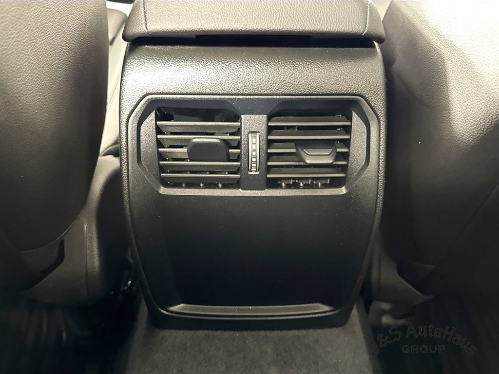 Used 2024 BMW 230i Coupe w/ Premium Package RWD image 31