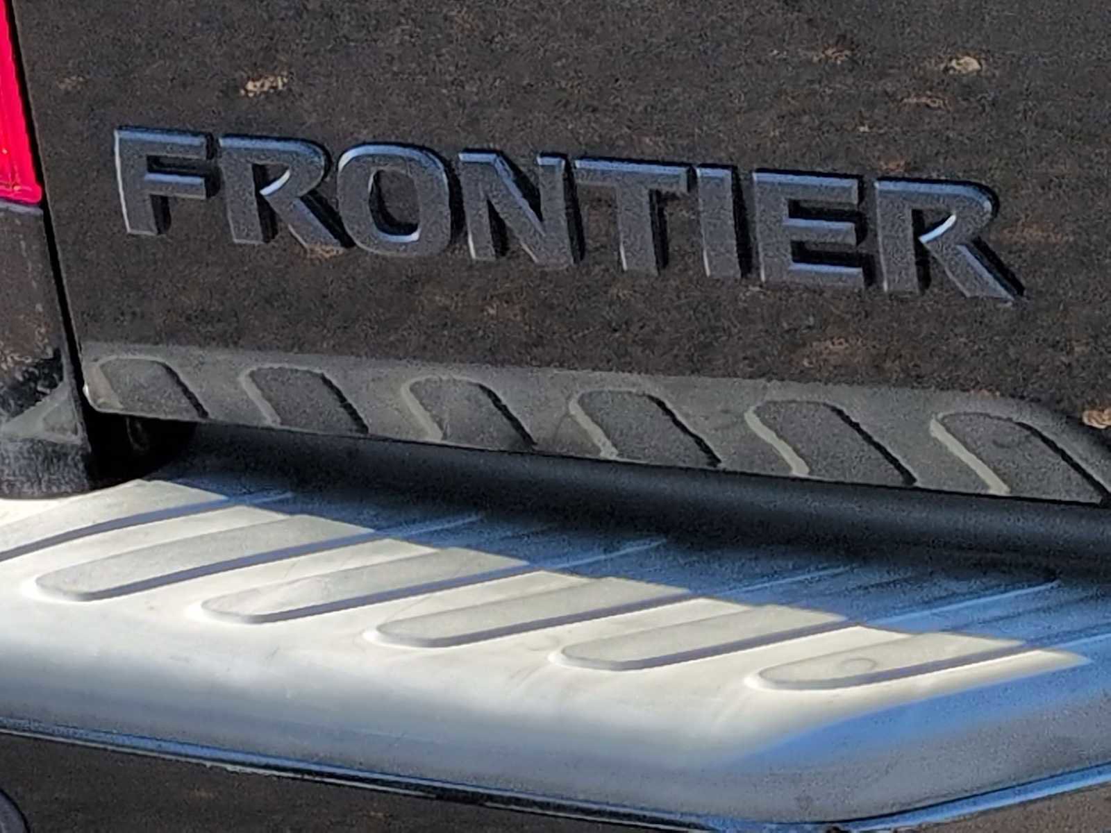 Used 2021 Nissan Frontier SV w/ Midnight Edition Floor Mats image 13