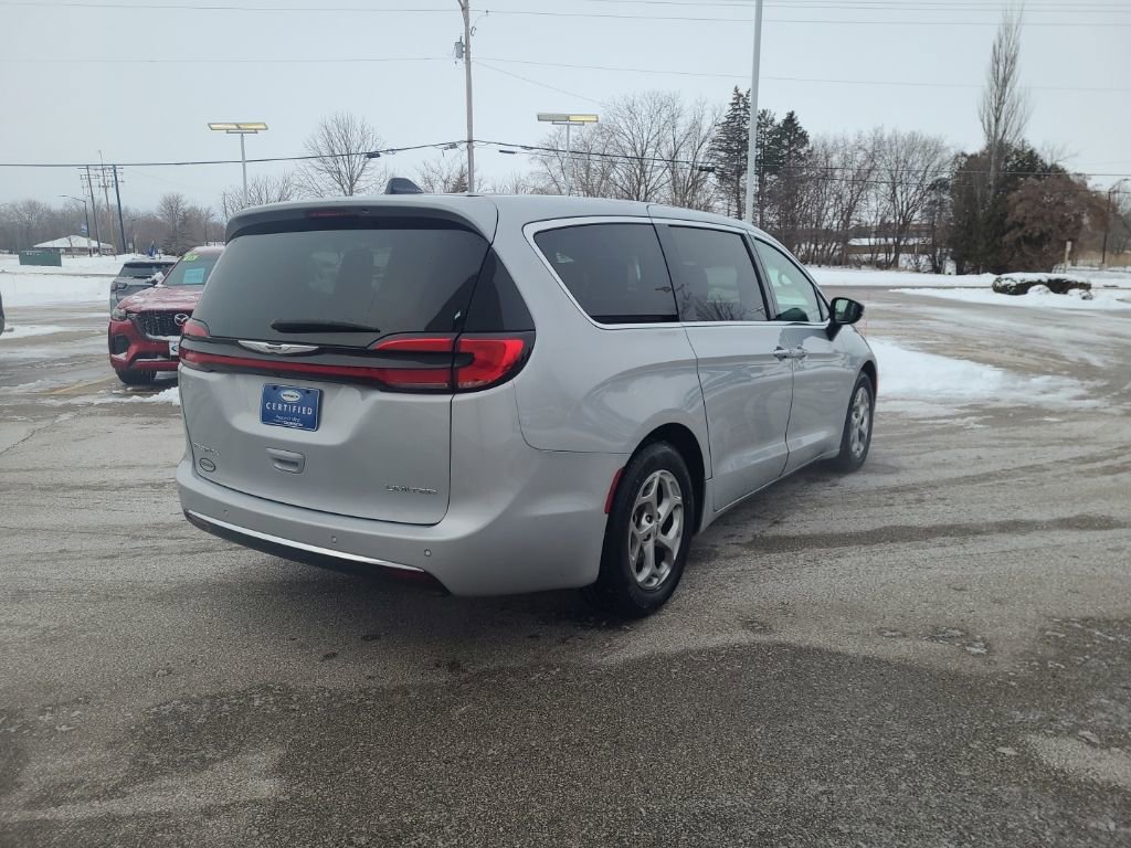 Used 2024 Chrysler Pacifica Limited image 7