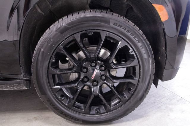 Used 2023 GMC Yukon Denali image 13