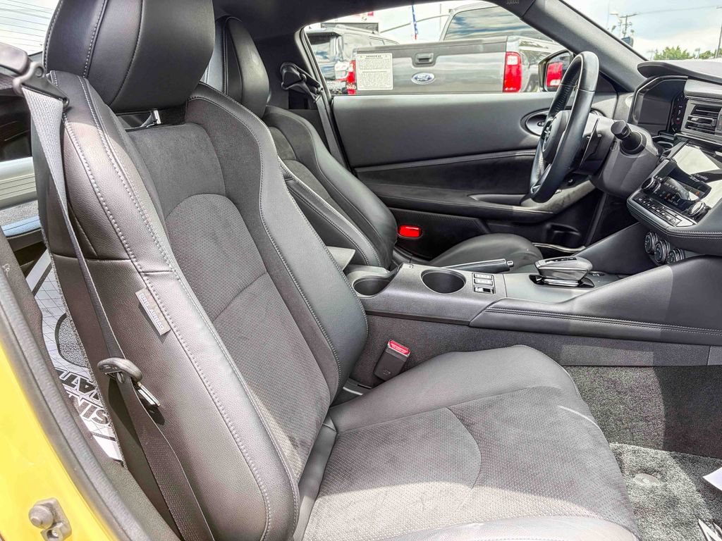Used 2023 Nissan Z w/ Floor Mat Package (L93) RWD image 41