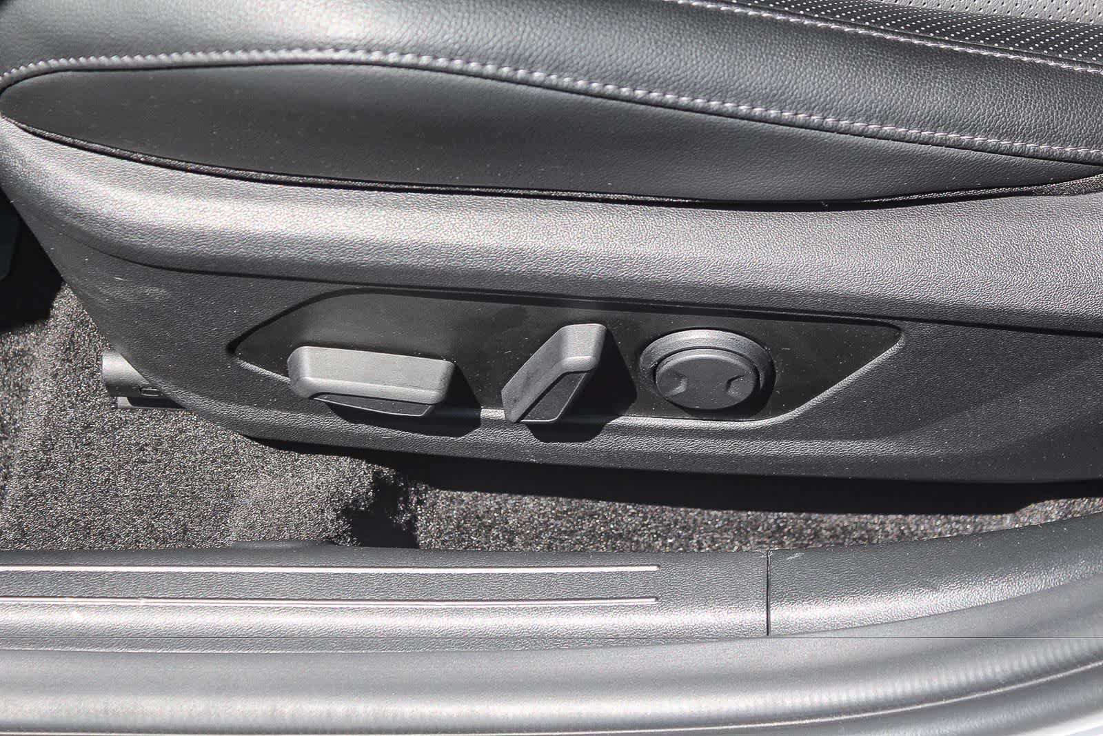 Certified 2023 Hyundai Elantra Limited FWD image 27