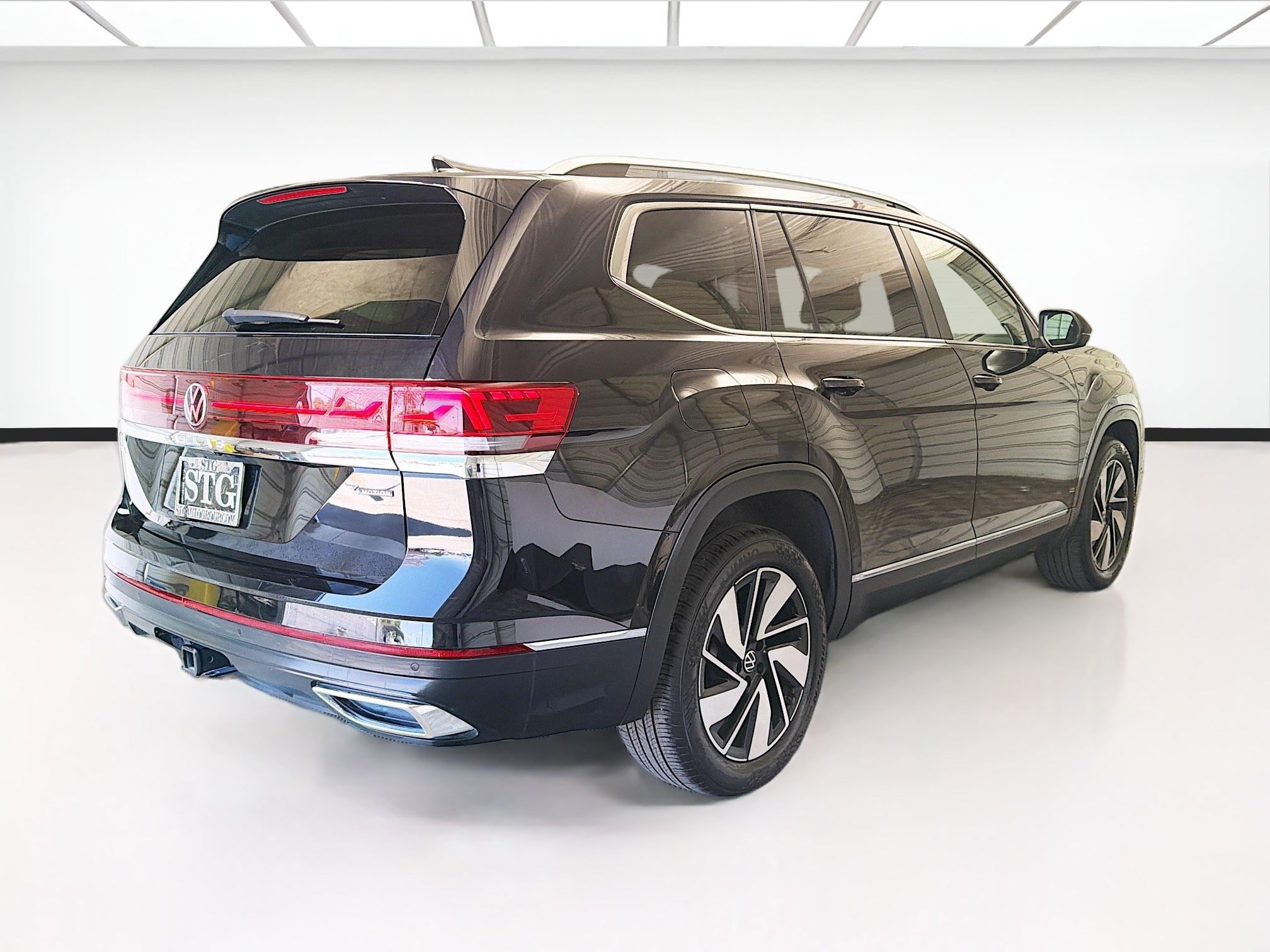 Used 2025 Volkswagen Atlas SEL AWD/4WD image 4