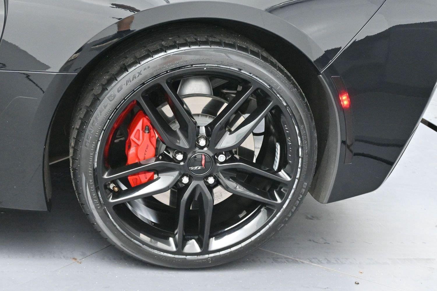 Used 2019 Chevrolet Corvette Stingray Coupe w/ Carbon Flash Badge Package RWD image 30