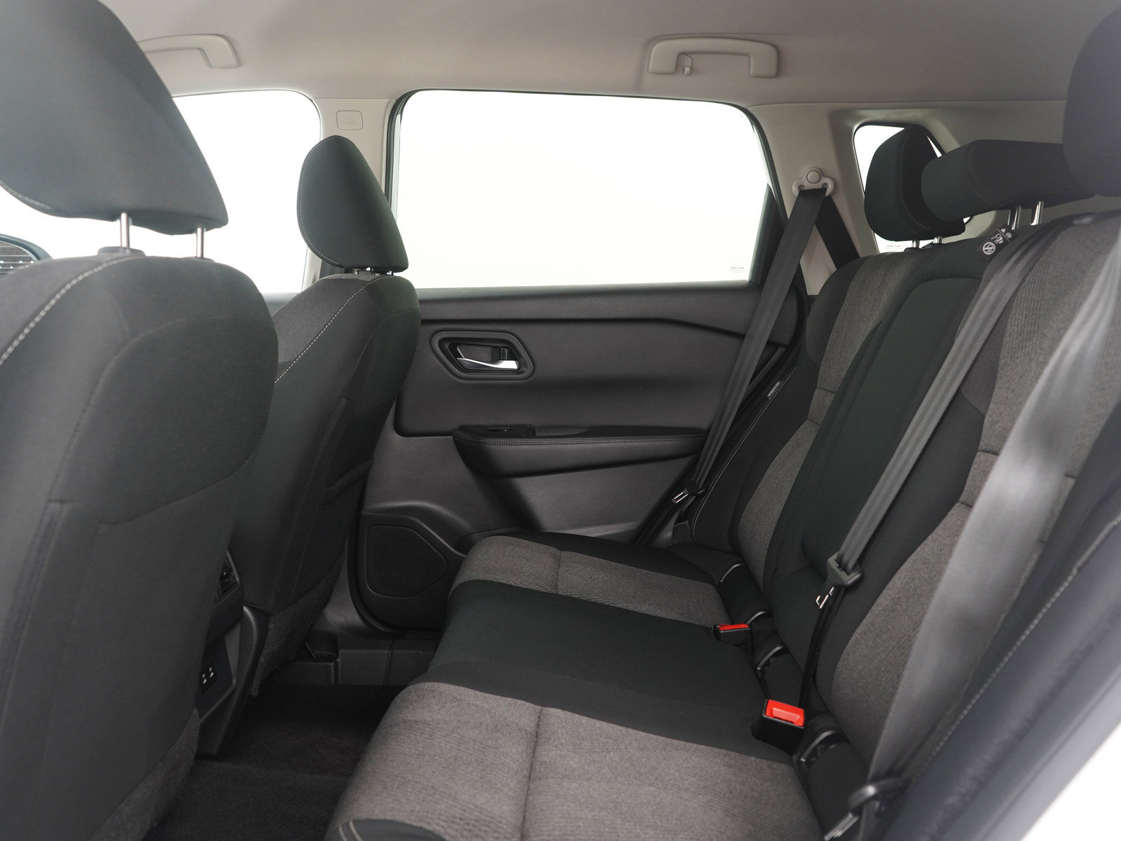 Used 2025 Nissan Rogue SV image 20