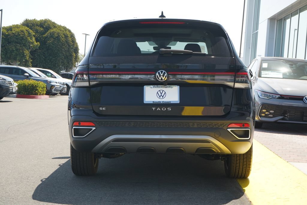 New 2026 Volkswagen Taos SE FWD image 4