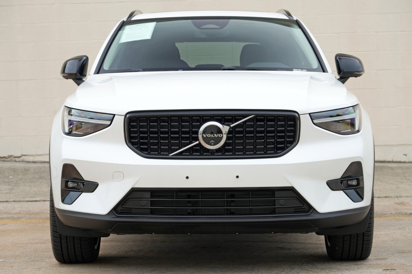 Used 2025 Volvo XC40 B5 Plus w/ Protection Package Premier AWD/4WD image 7