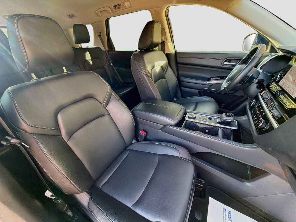 Used 2025 Nissan Pathfinder SL AWD/4WD image 31