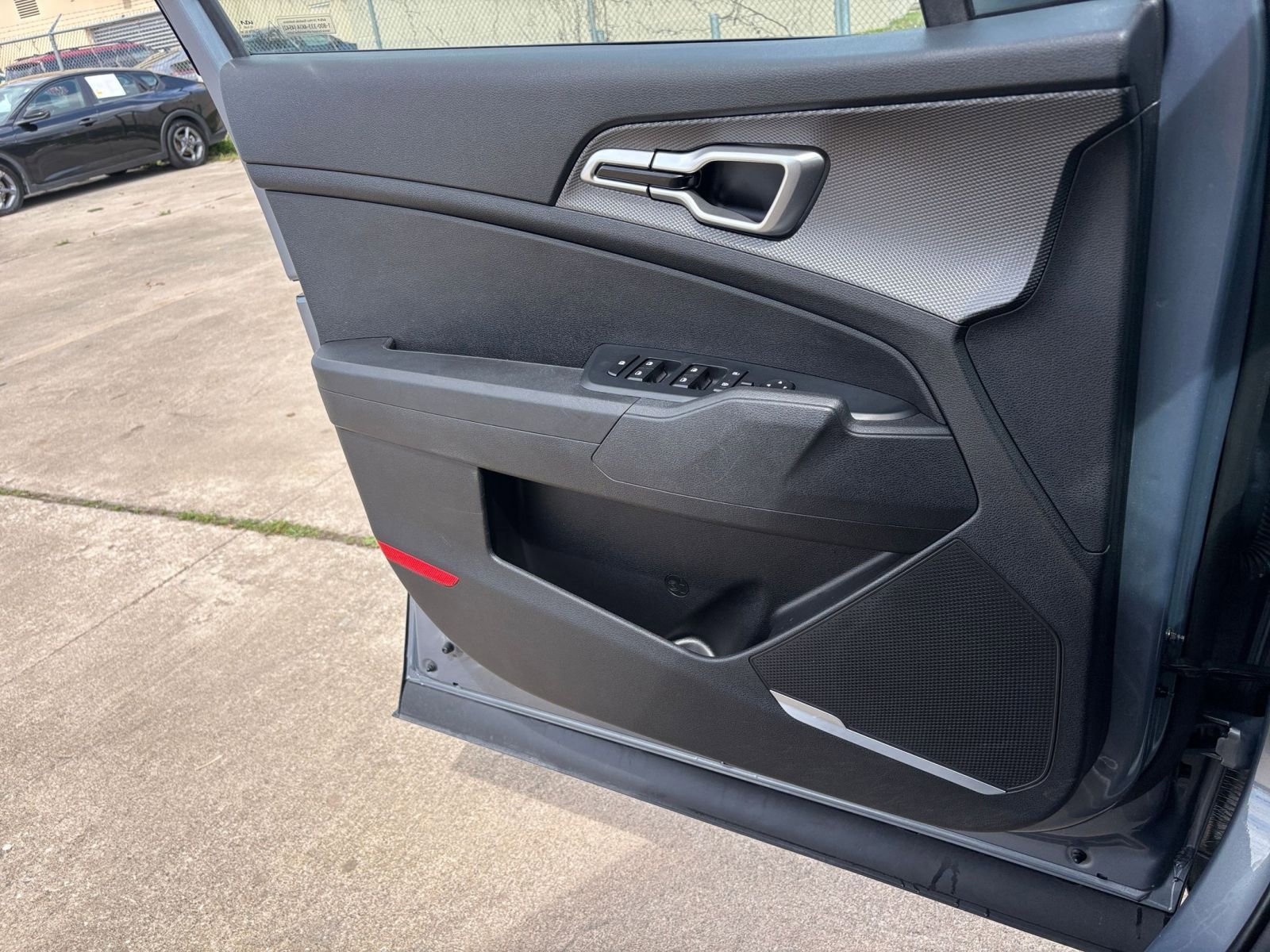 Used 2025 Kia Sportage LX image 18