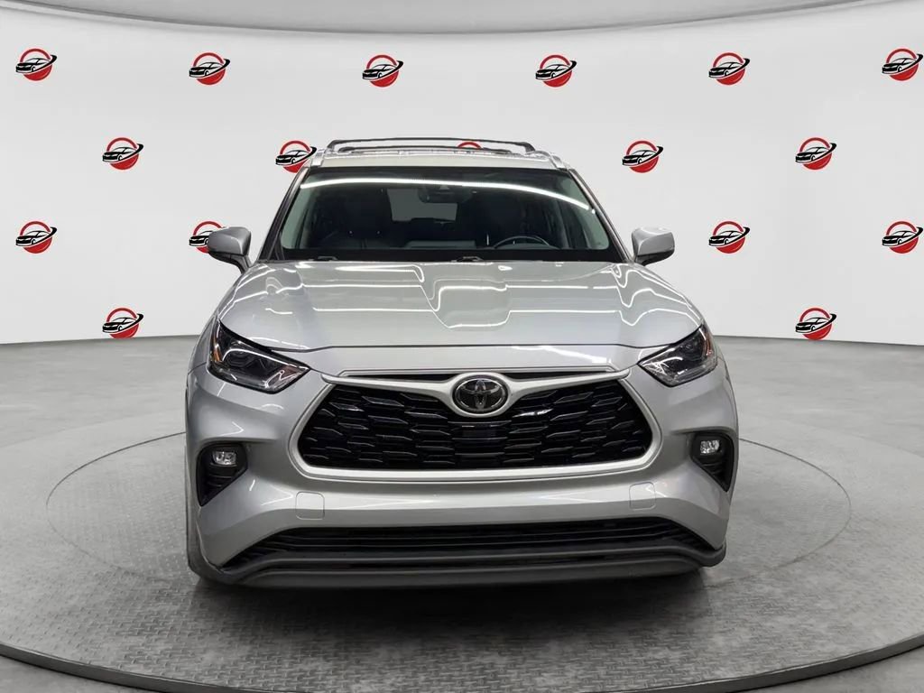 Used 2021 Toyota Highlander XLE AWD/4WD image 8