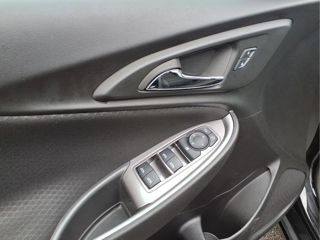 Used 2025 Chevrolet Malibu LT image 12