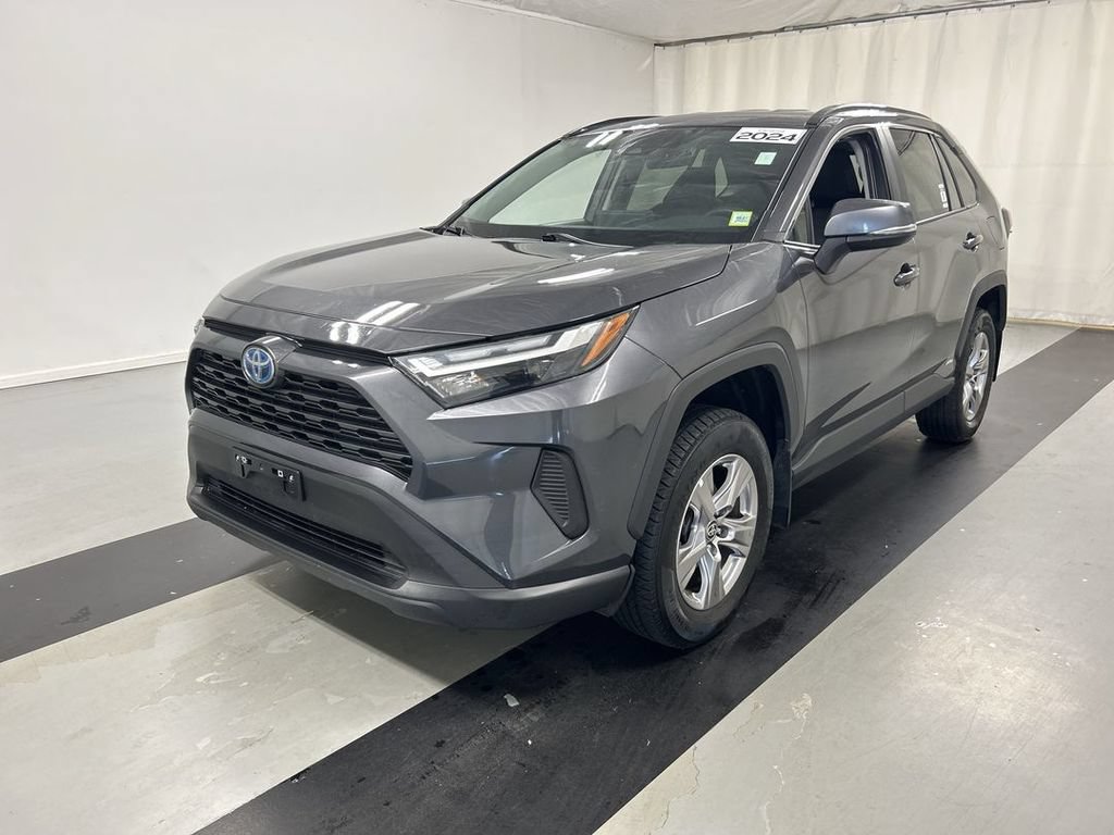 Used 2024 Toyota RAV4 LE AWD/4WD image 5