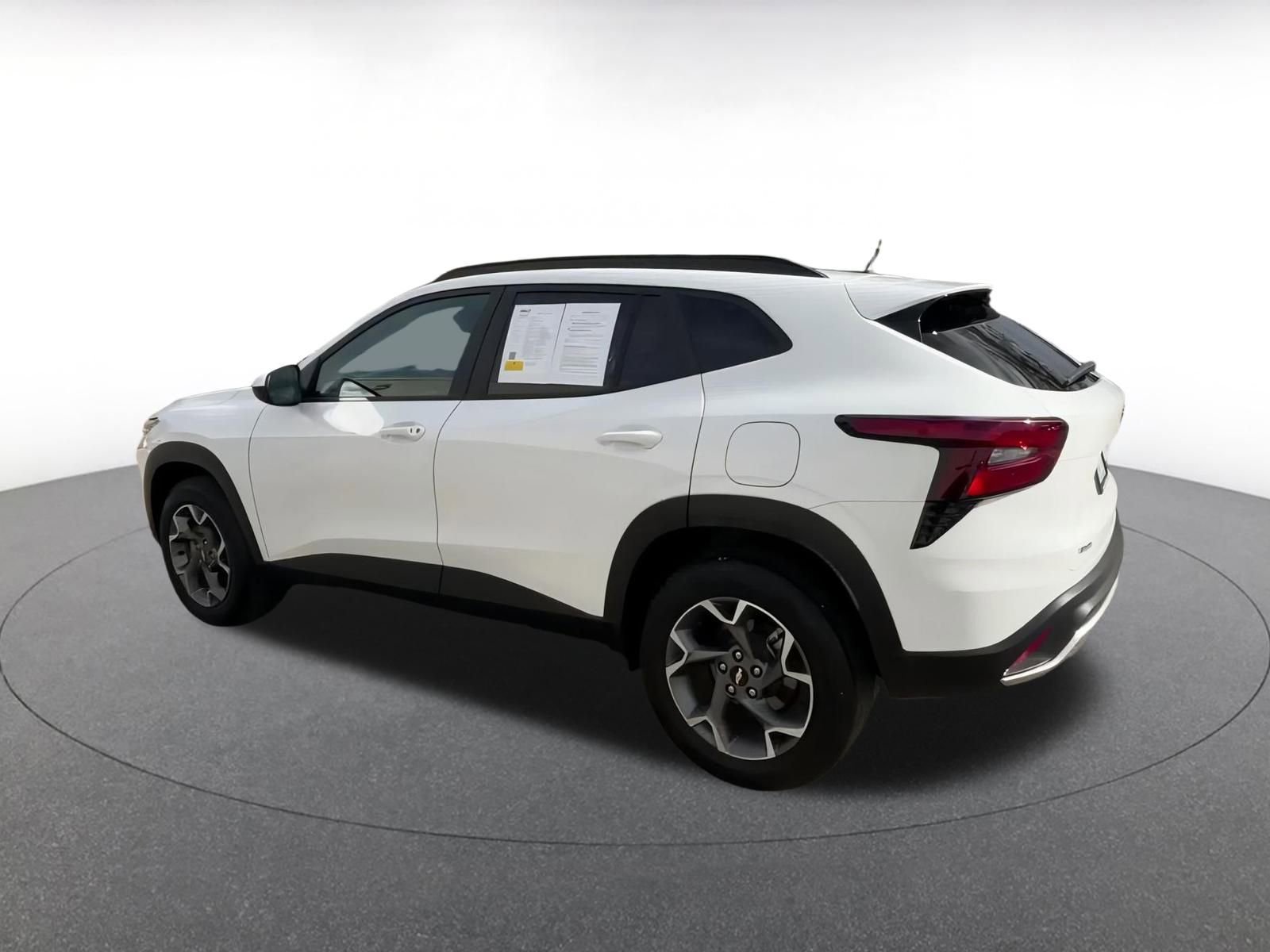 Used 2025 Chevrolet Trax LT image 10