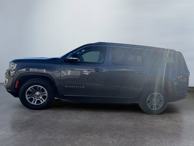 Used 2023 Jeep Wagoneer 4WD image 2