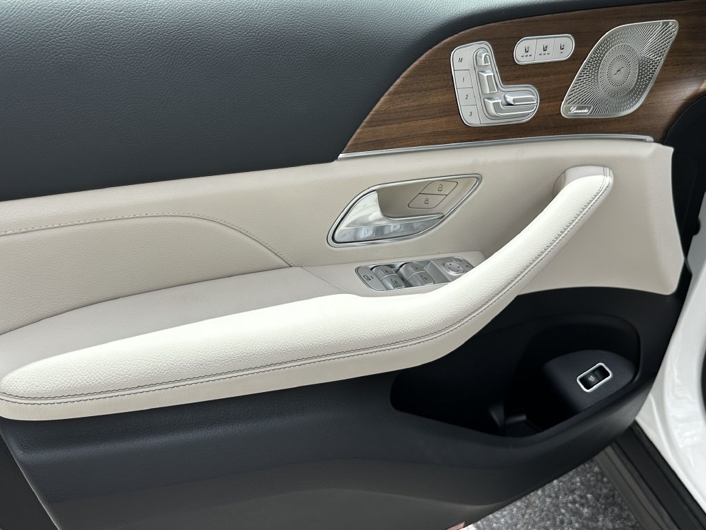 New 2026 Mercedes-Benz GLS 450 4MATIC image 10