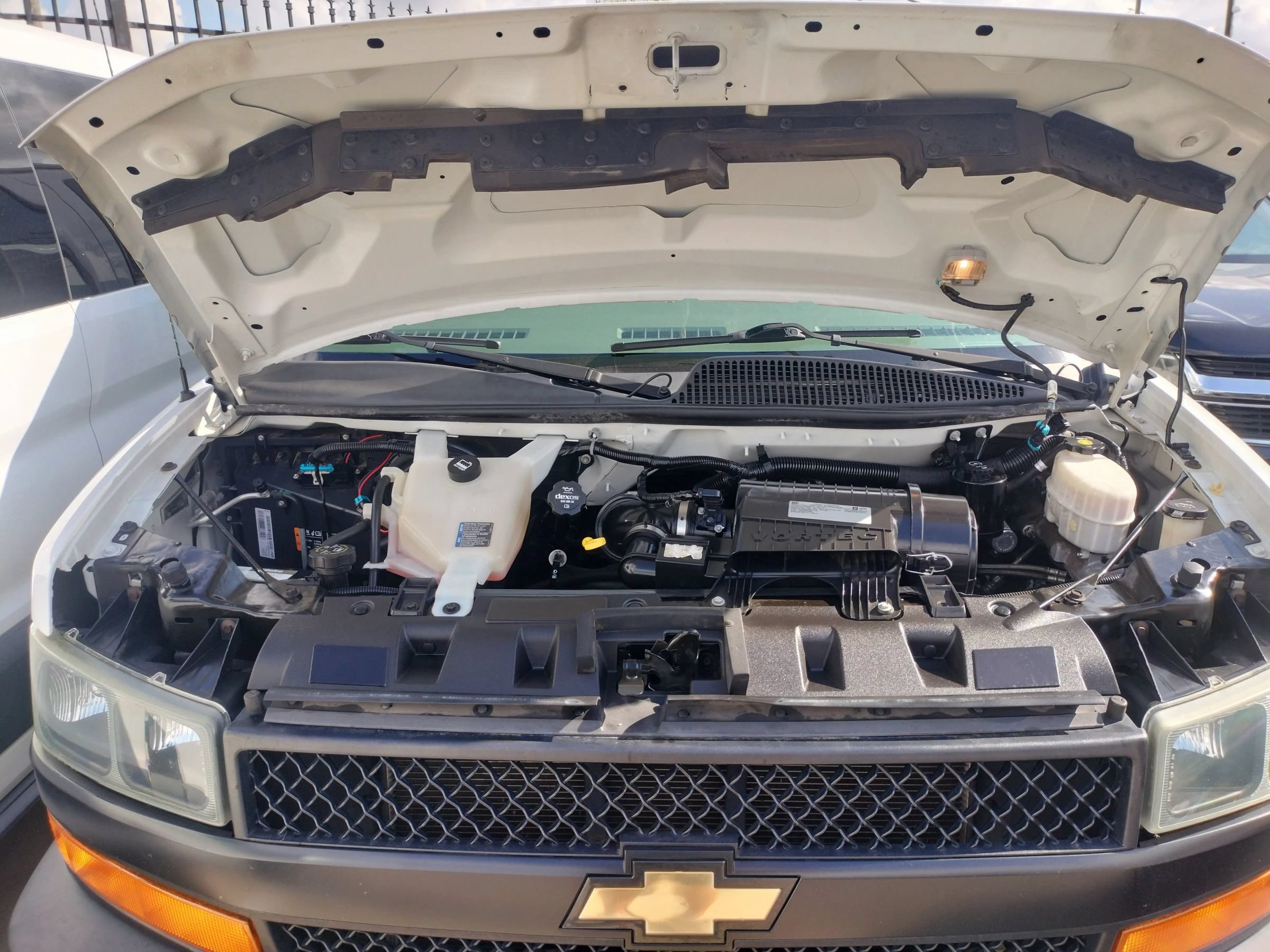 Used 2019 Chevrolet Express 2500 LS w/ Driver Convenience Package RWD image 17