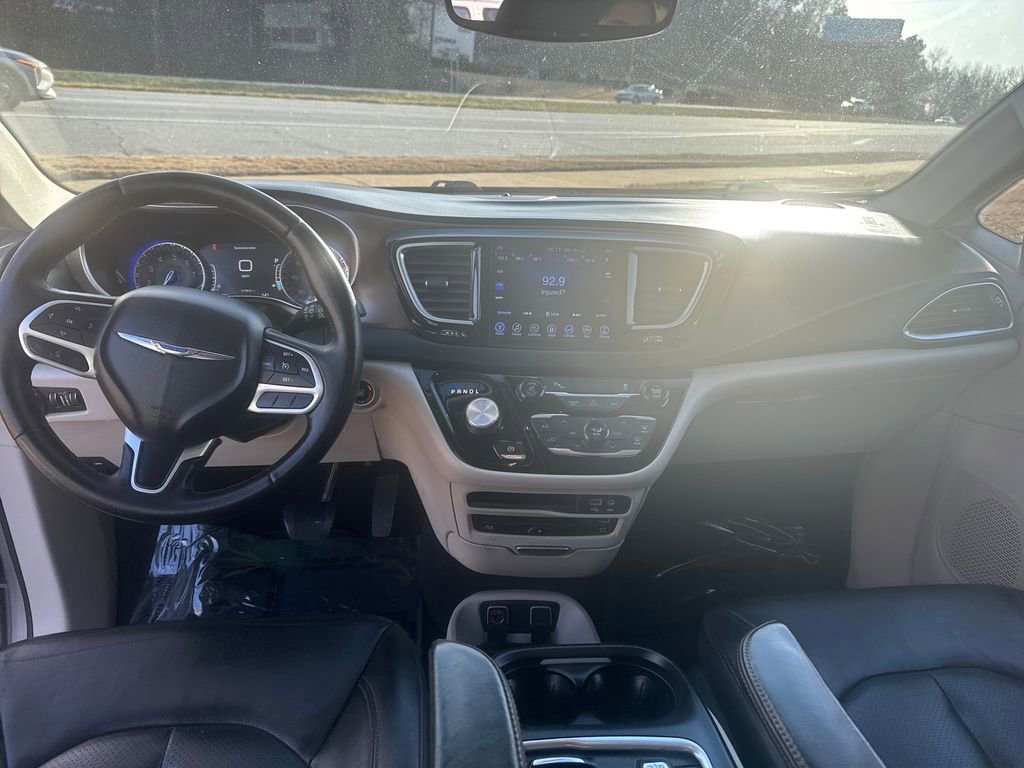 Used 2017 Chrysler Pacifica Touring-L Plus w/ Tire & Wheel Group image 14