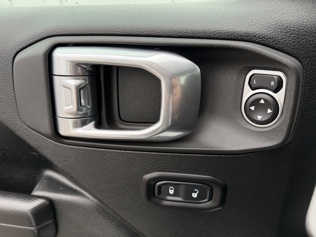 Used 2021 Jeep Gladiator Sport image 31