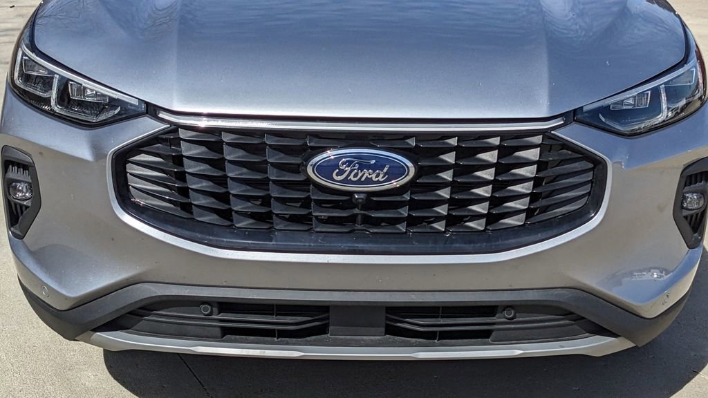 Used 2024 Ford Escape Platinum image 9