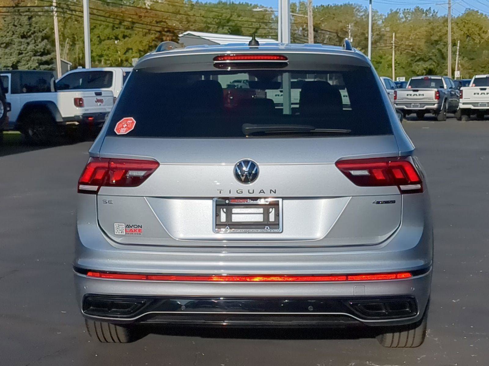 Used 2022 Volkswagen Tiguan SE R-Line image 5