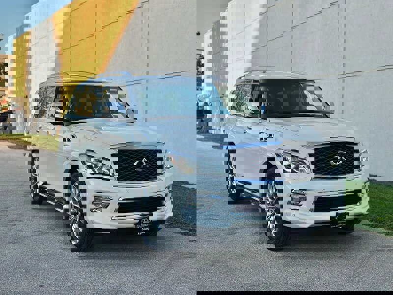Used 2017 INFINITI QX80 4WD w/ Deluxe Technology Package image 4