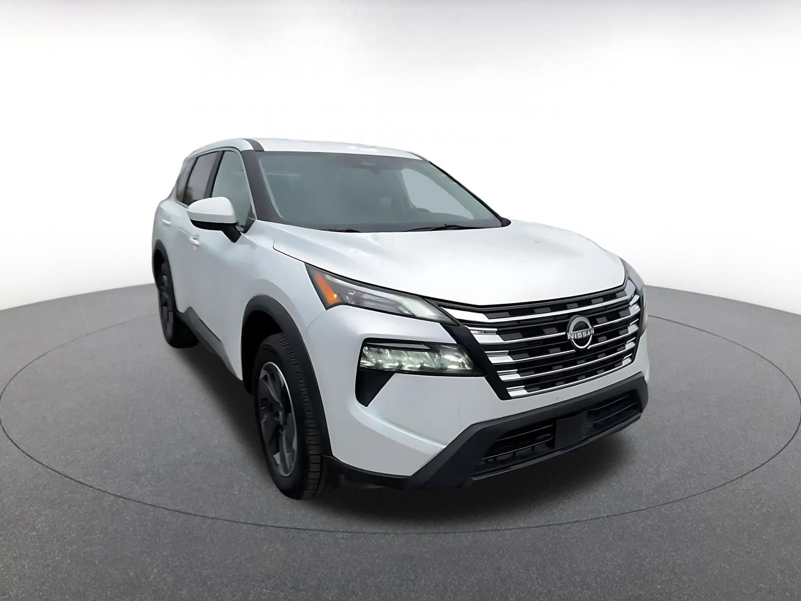 Used 2025 Nissan Rogue SV image 3