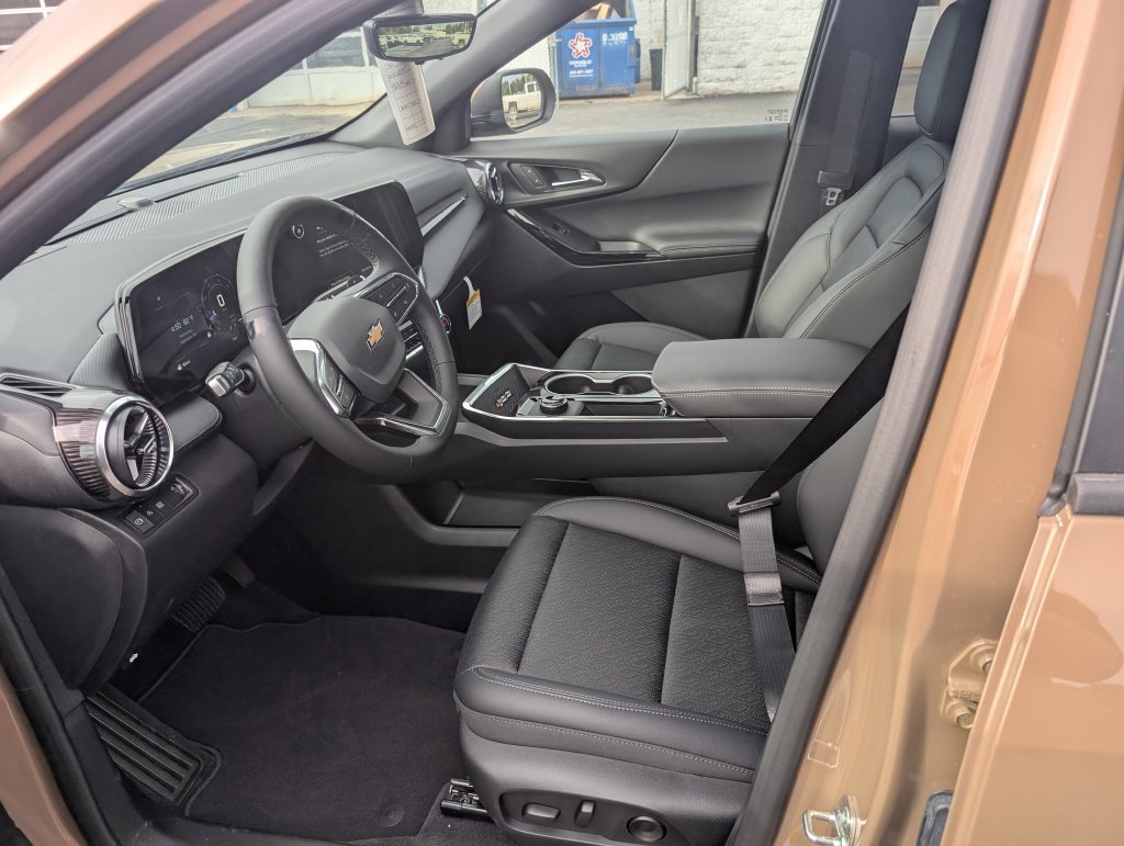 New 2027 Chevrolet Equinox LT w/ Convenience Package II FWD image 13