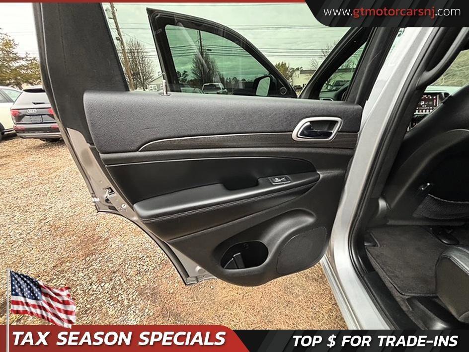 Used 2018 Jeep Grand Cherokee Altitude RWD image 13