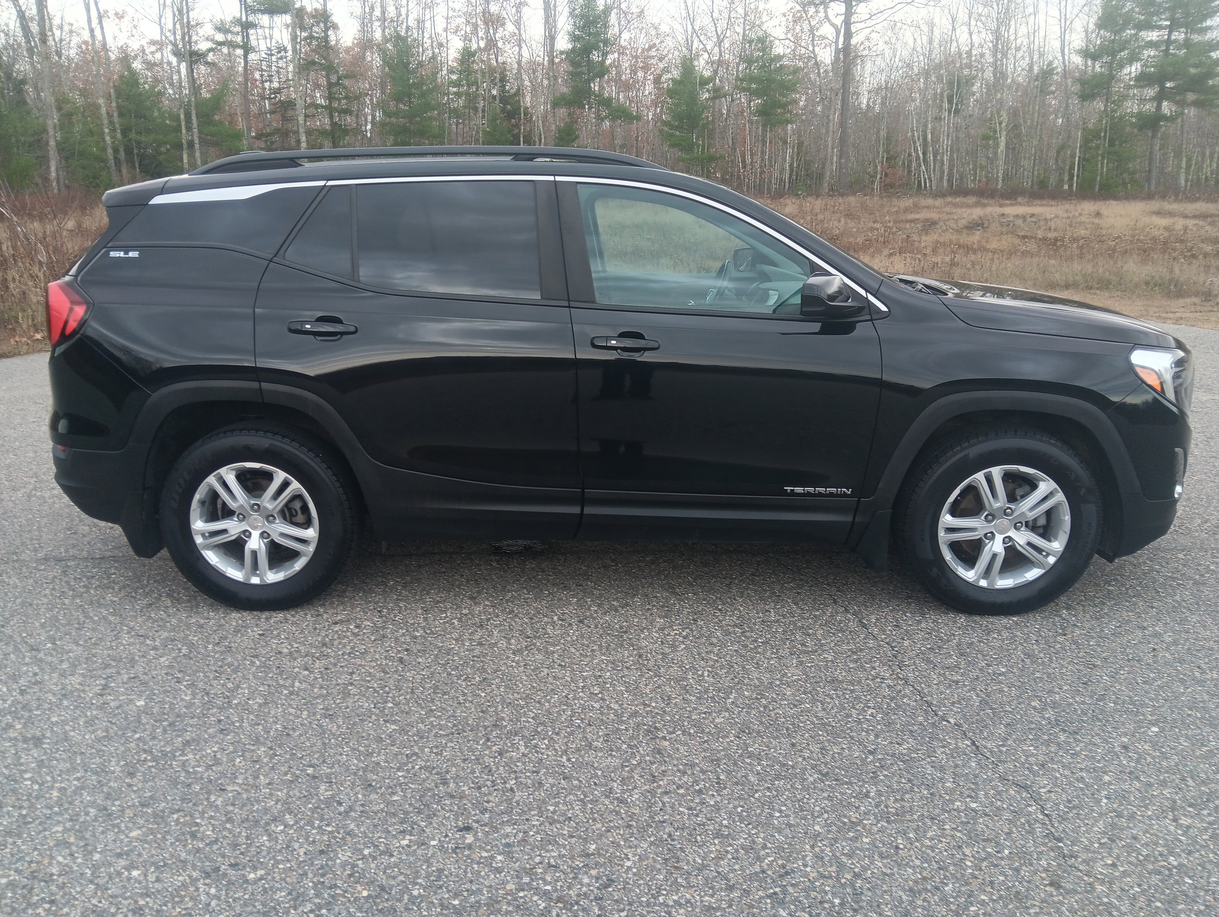 Used 2021 GMC Terrain SLE w/ Driver Convenience Package image 4