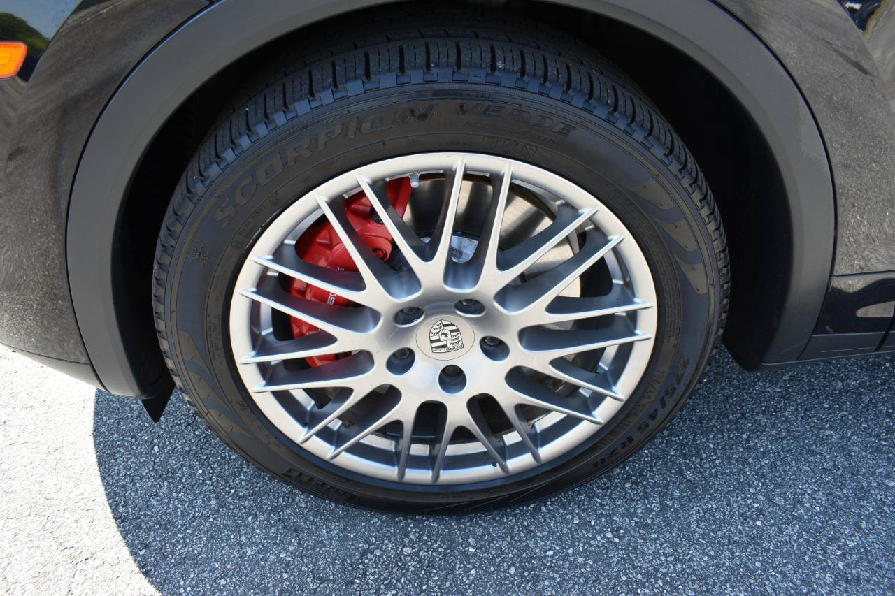 Used 2015 Porsche Cayenne Turbo AWD/4WD image 33