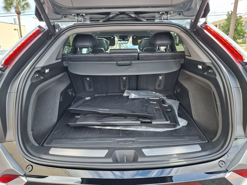 New 2026 Cadillac Optiq Luxury 2 RWD image 17