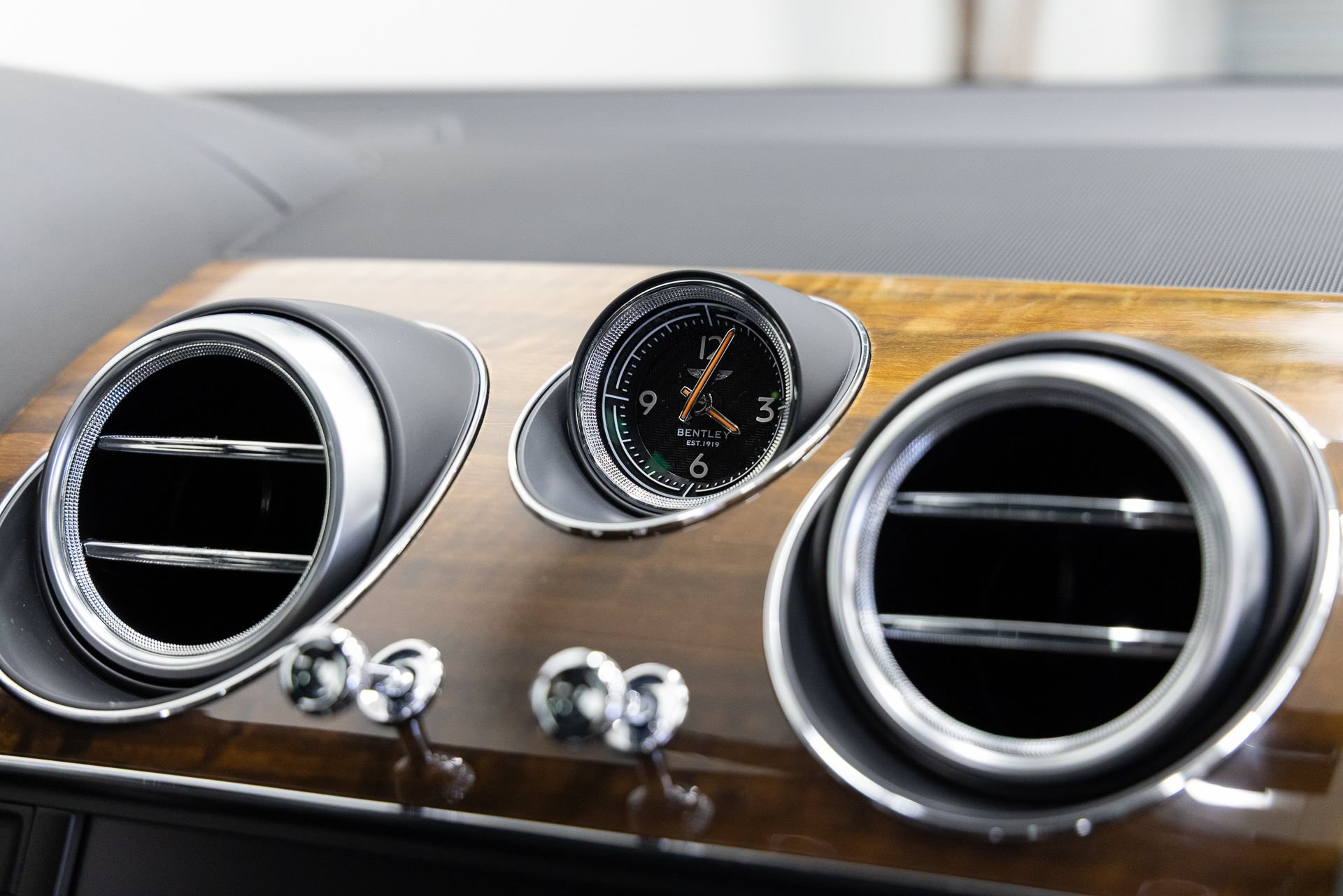 Used 2018 Bentley Bentayga AWD/4WD image 23