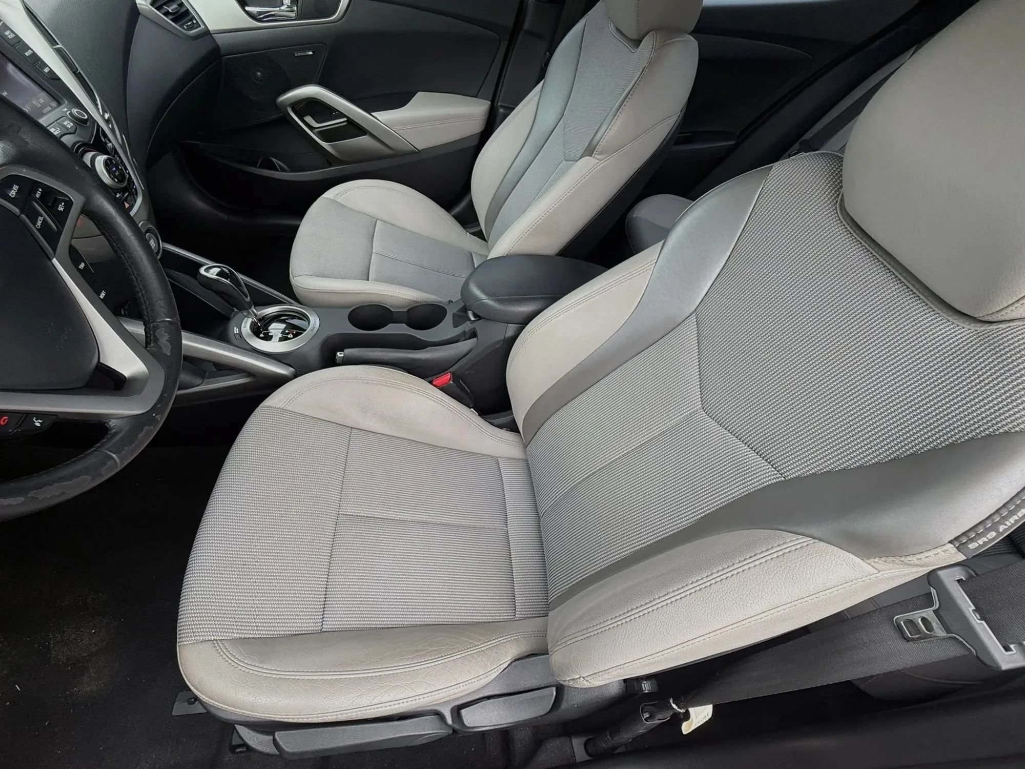 Used 2013 Hyundai Veloster w/ Style Pkg FWD image 12