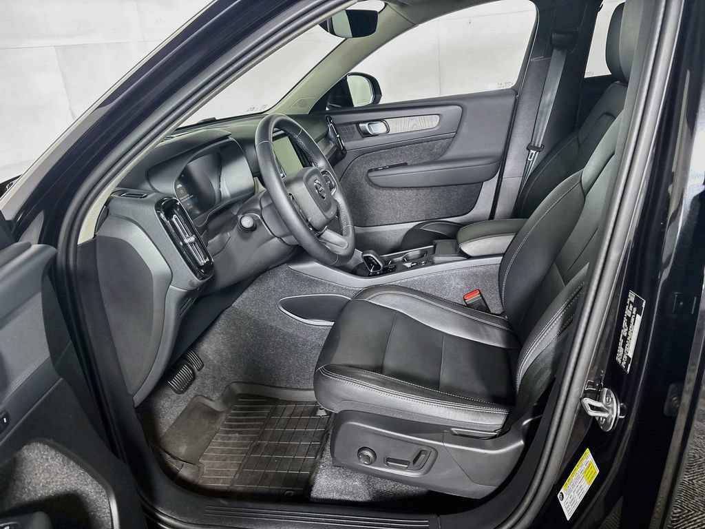 Used 2024 Volvo XC40 B5 Core AWD/4WD image 11