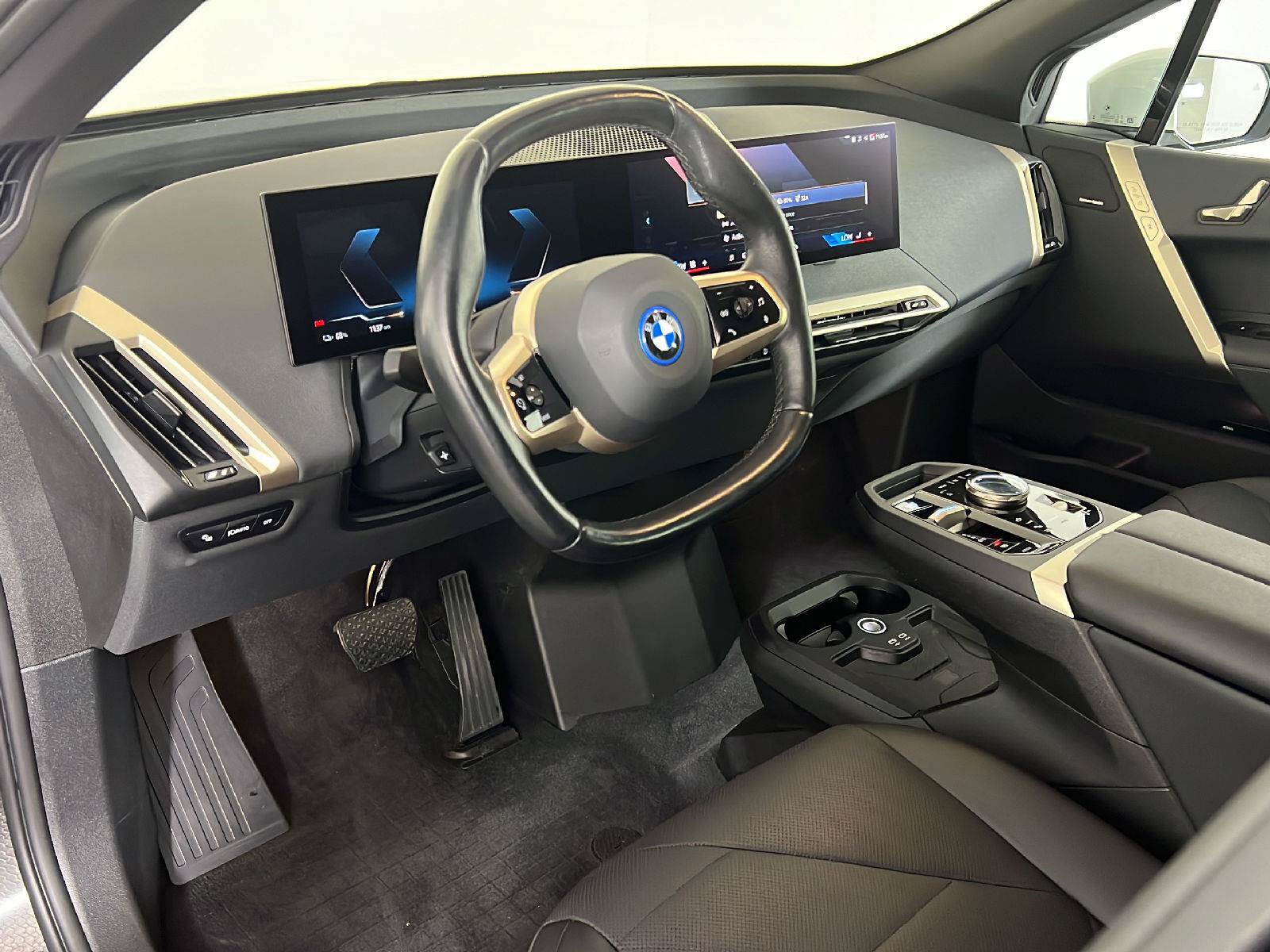 Used 2024 BMW iX xDrive50 w/ Premium Package AWD/4WD image 35