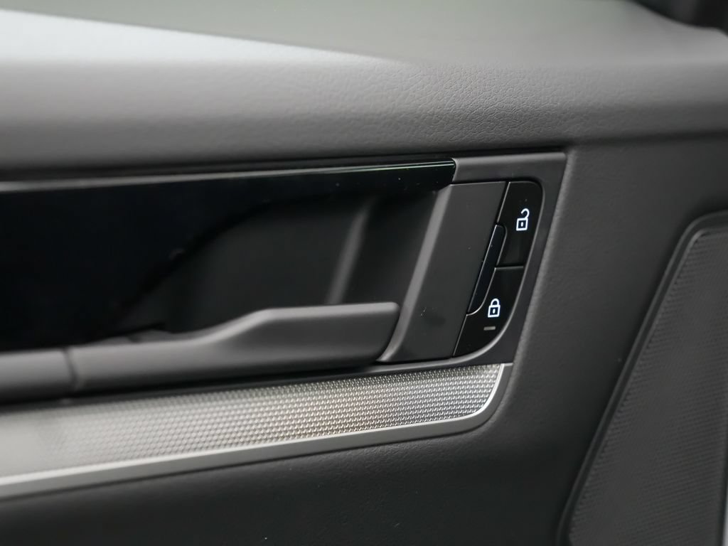 New 2026 Porsche Cayenne E-Hybrid Coupe AWD/4WD image 15