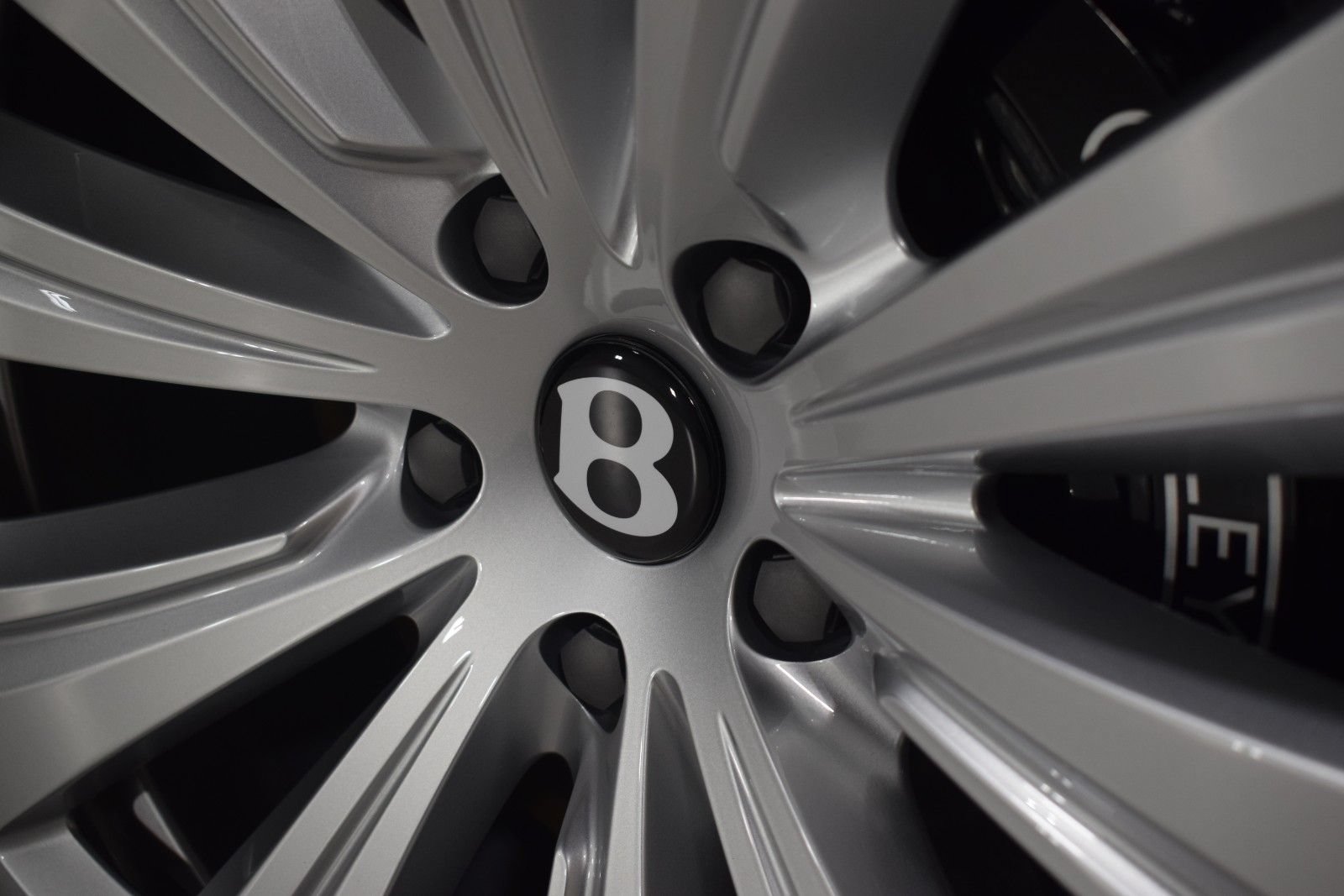 New 2025 Bentley Bentayga AWD/4WD image 14
